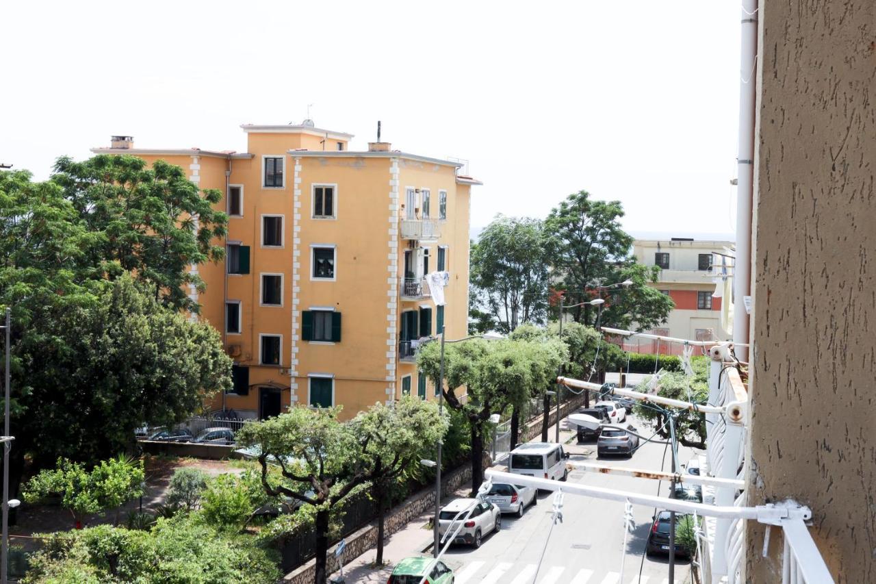 Bright Apartment Near The Sea With Parking Salerno Exterior foto