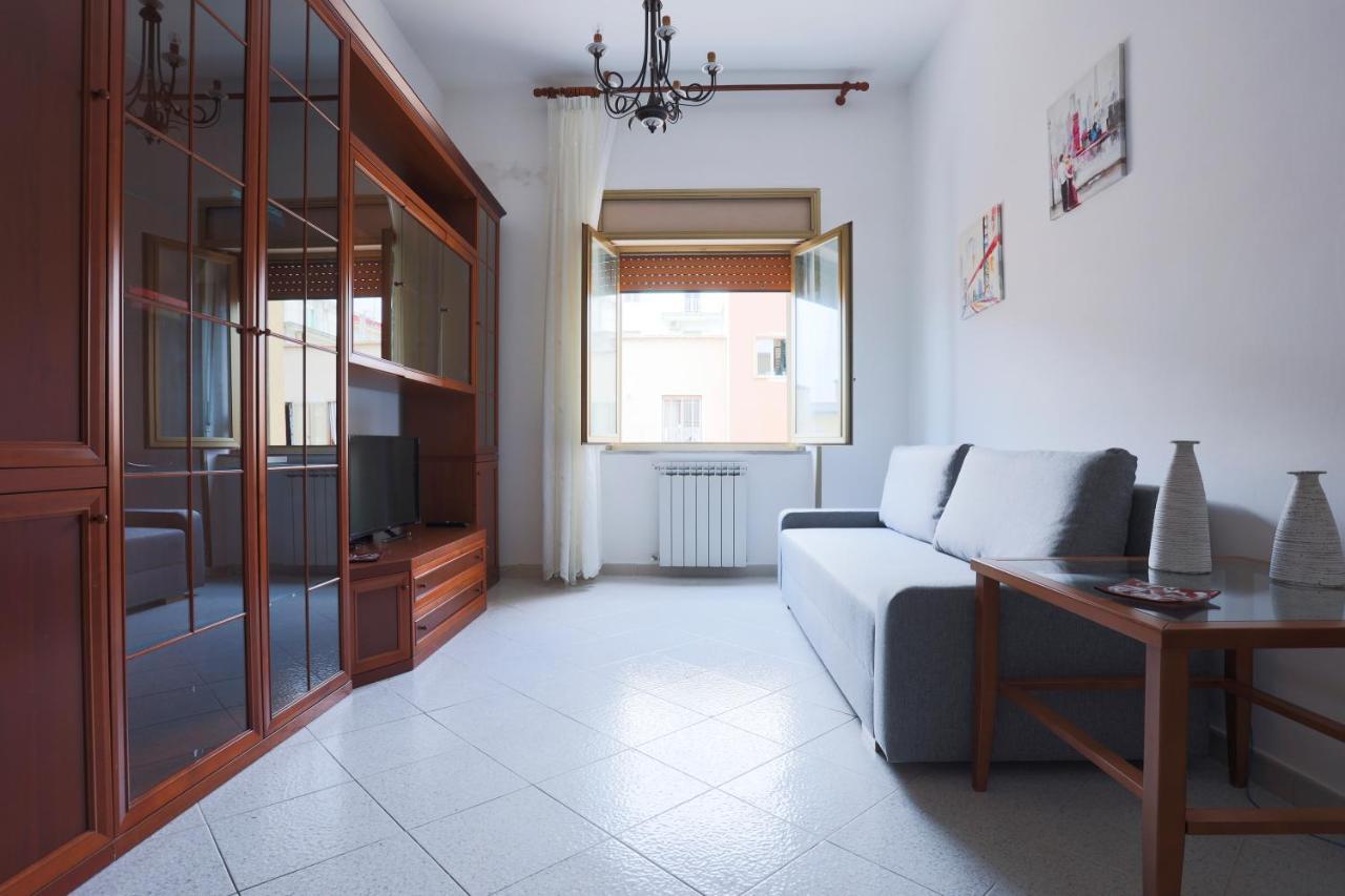 Bright Apartment Near The Sea With Parking Salerno Exterior foto
